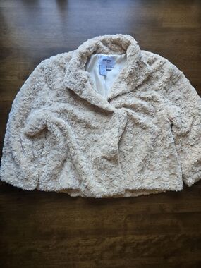 Sisters Outerwear Faux Fur Jacket Cream Short Sleeve Small Cozy Coat